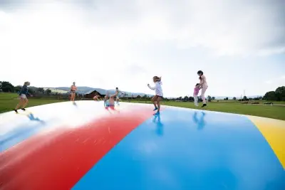 Riesen-Lufttrampolin